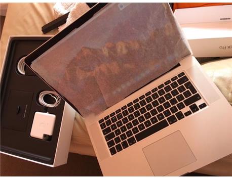 Yeni MacBook Pro 2017 Retina 15 "TouchBar Core i7 2.9GHz CPU, 16GB RAM 512GB SSD
