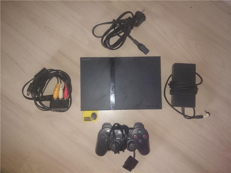 Sony Playstation 2 + oyun cd leri tertemiz