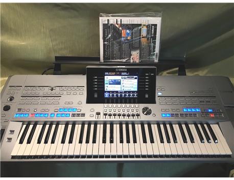 Yamaha Tyros 5 / Tyros 4 / Yamaha Motif XS8 / Motif XS7 76-key Keyboard