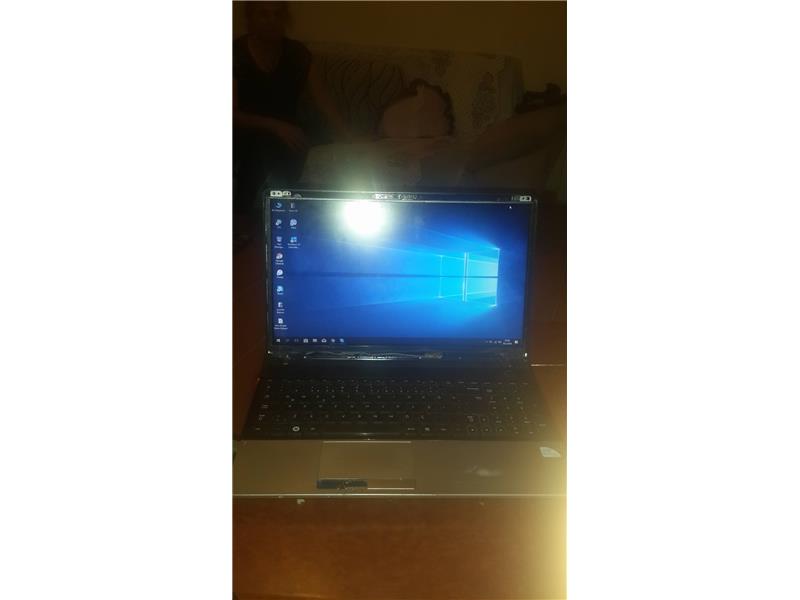 laptop çalşyor sadaçe klvyada ESC dokuz çalşmyor bide resmde goreceksiniz ne sorun var