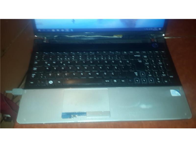 laptop çalşyor sadaçe klvyada ESC dokuz çalşmyor bide resmde goreceksiniz ne sorun var