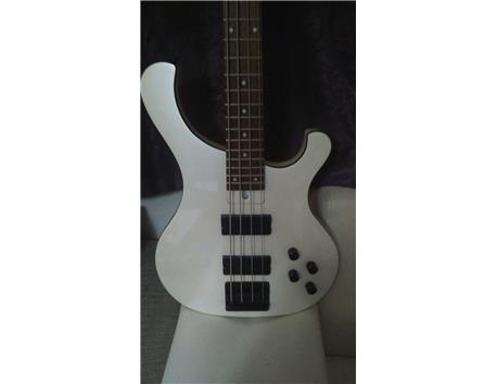 Cort t34 beyaz bas gitar