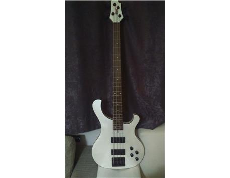 Cort t34 beyaz bas gitar