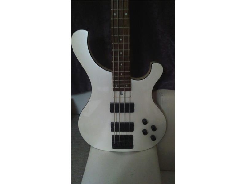 Cort t34 beyaz bas gitar