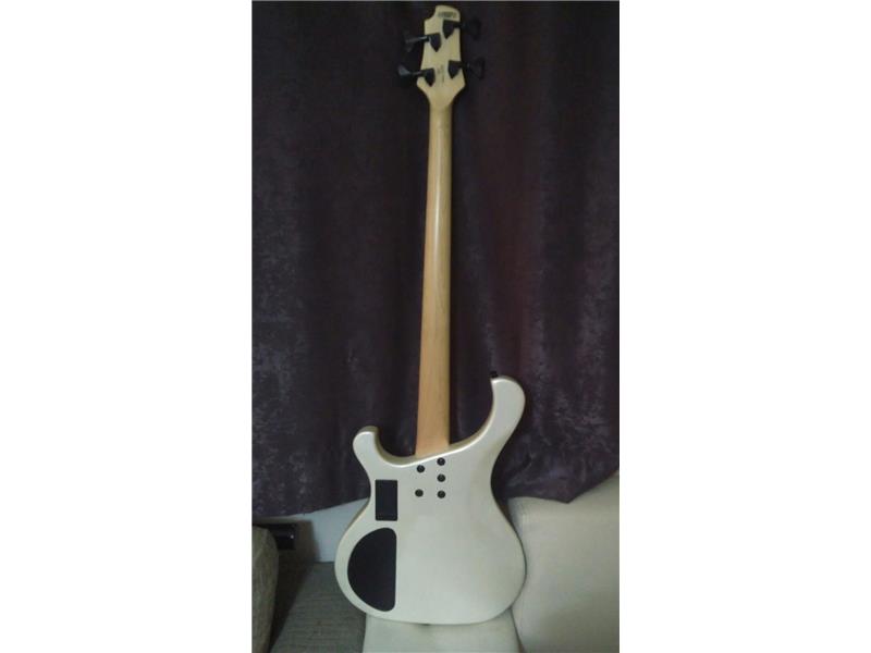 Cort t34 beyaz bas gitar