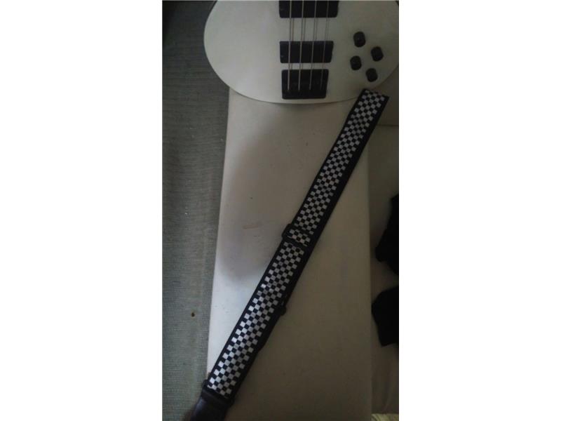 Cort t34 beyaz bas gitar