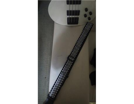 Cort t34 beyaz bas gitar