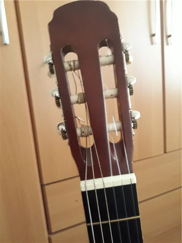 Martinez C08-90202S-YF klasik gitar eşdeğeri bir keman ile takas olabilir