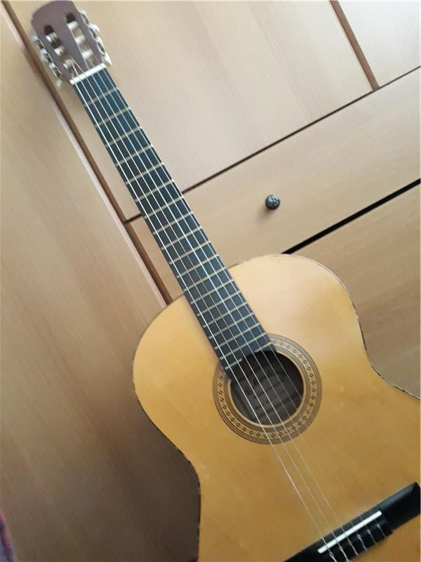 Martinez C08-90202S-YF klasik gitar eşdeğeri bir keman ile takas olabilir