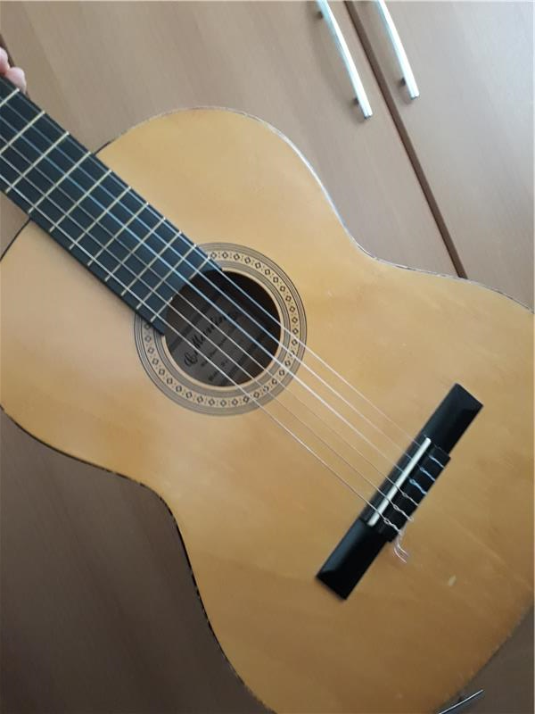 Martinez C08-90202S-YF klasik gitar eşdeğeri bir keman ile takas olabilir