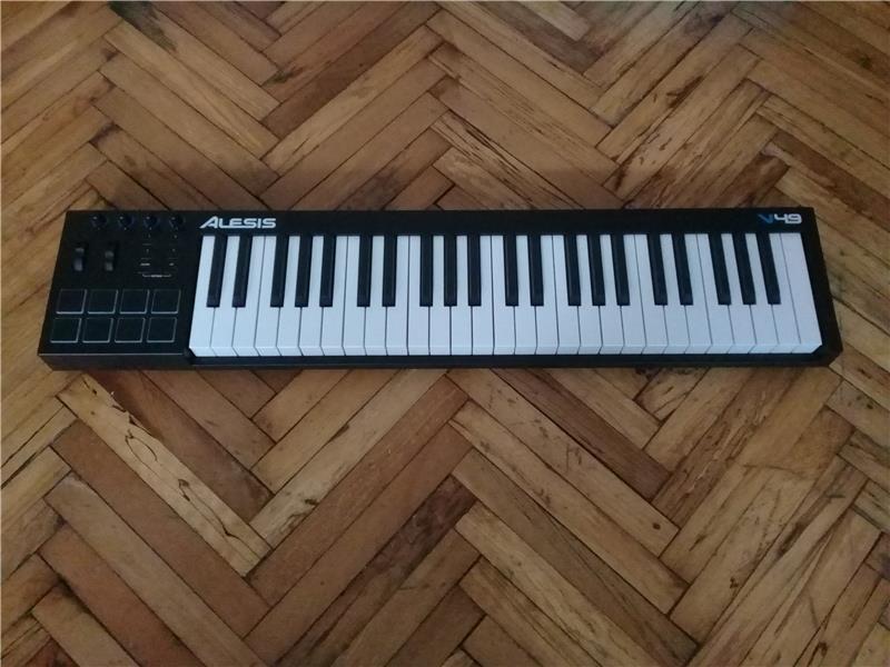 Alesis V49 MIDI Klavye - Temiz ve Hasarsız