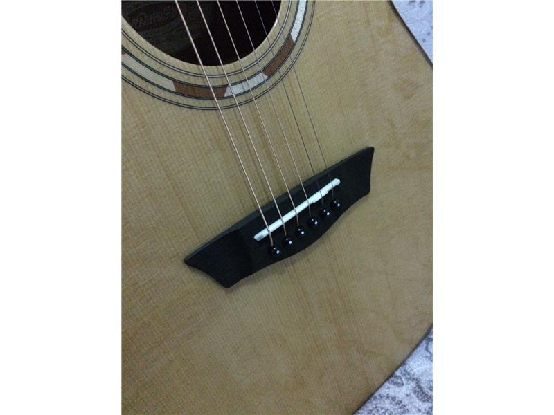 İki Aylık Akustik gitar( washburn wcg20sce )