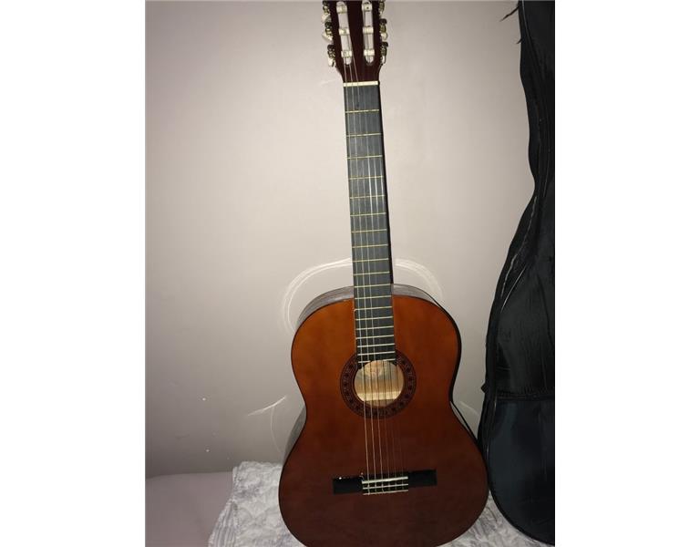 Kahverengi klasik gitar 