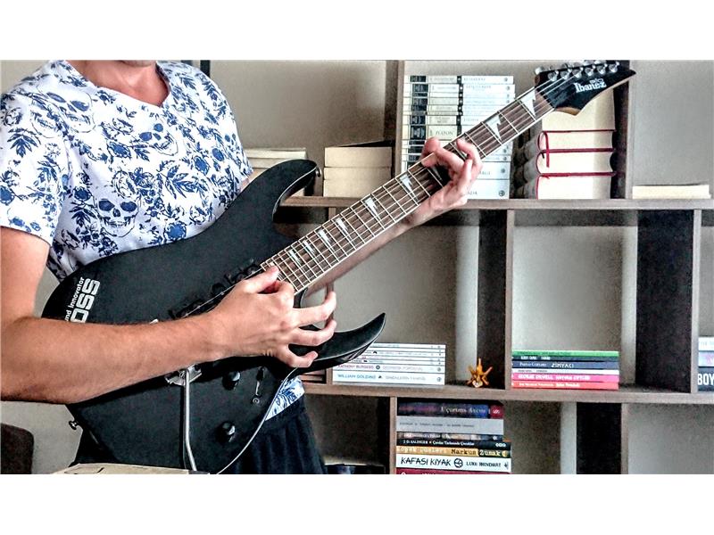 İbanez marka elektro gitar, marshall amfi ve diğer her şeyi ile satılık