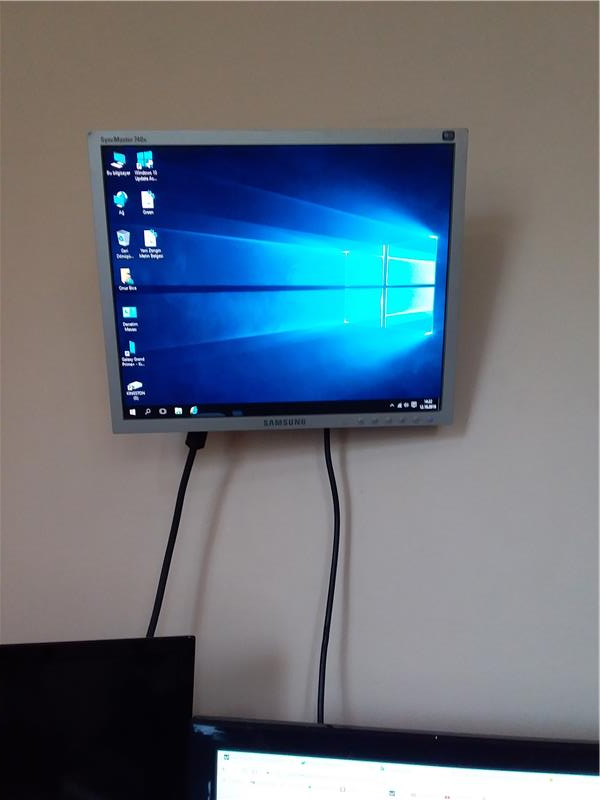 SAMSUNG 17 INCH MONITOR 740N