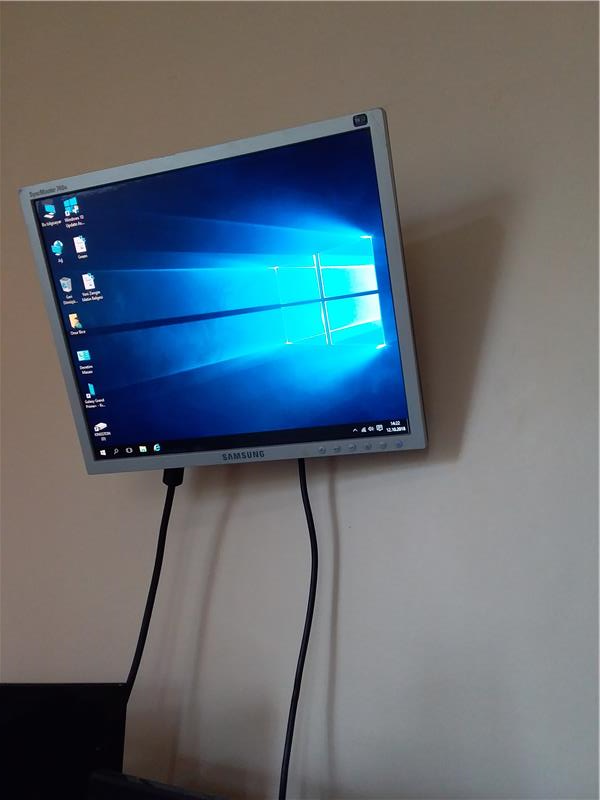 SAMSUNG 17 INCH MONITOR 740N