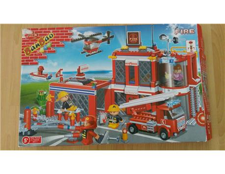 702 Parça Lego İtfaiye İstasyonu