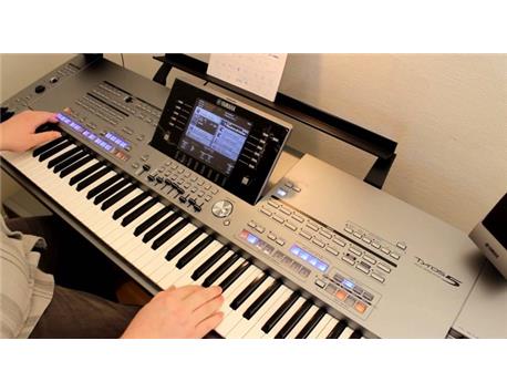 Yamaha Tyros5-76 - Arranger Workstation $2000 USD