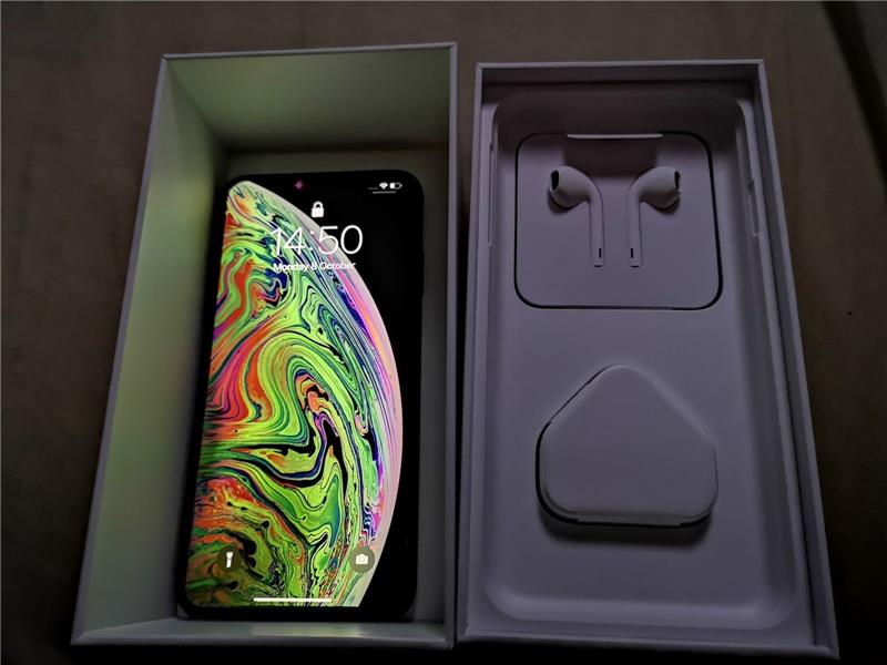 Apple iPhone XS Max 256GB Unlocked == $ 650