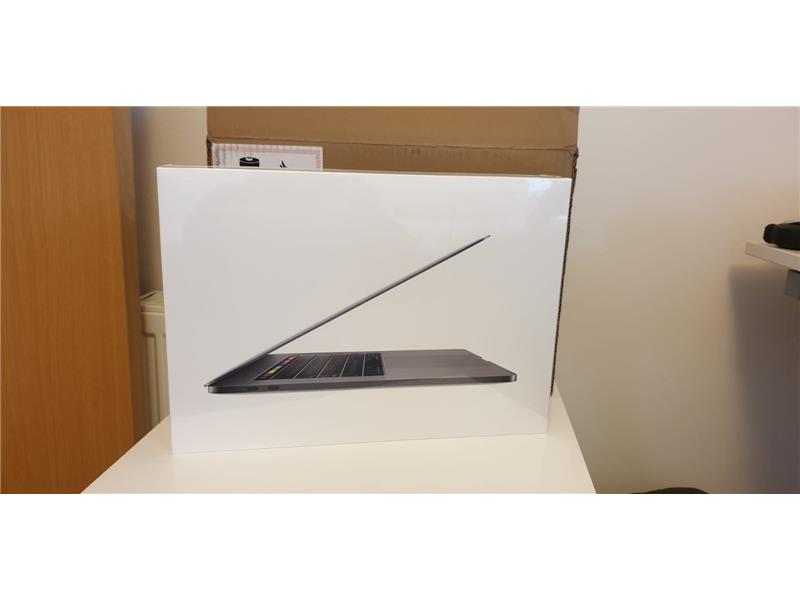 Apple MacBook Pro 15 2018 i7 16GB Ram 4GB 256GB