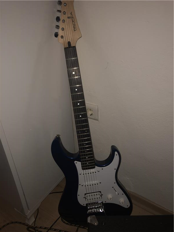 2 Aylık Gitar Ve Amfi Akustik Gitar İle Takas