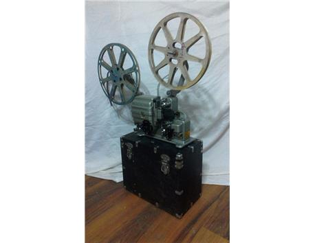 1967 model KUMAN 16 mm sound motion Picture projector