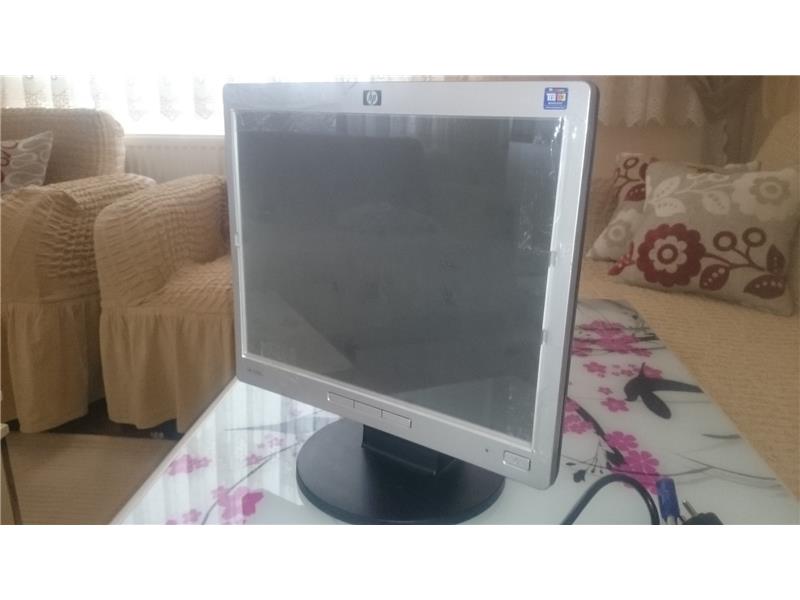 HP L1506 15 inç LCD Monitör