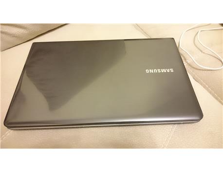 Samsung npc50 softr laptop i7 işlemcili win 10 orjinal.