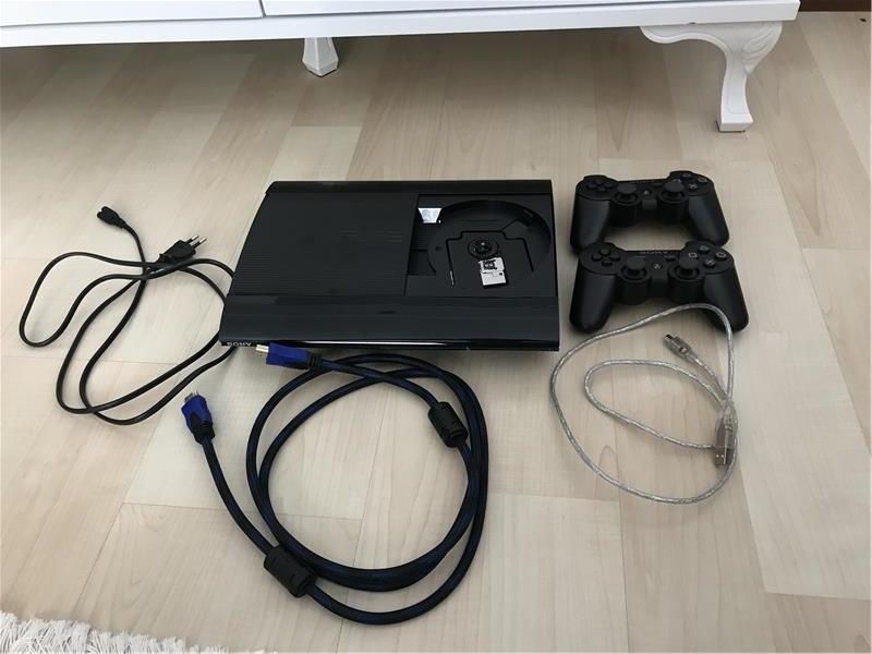 Ps3 super slim 500 GB 30 oyun en güncel oyunlar 2 kol ve kol sarj standı 