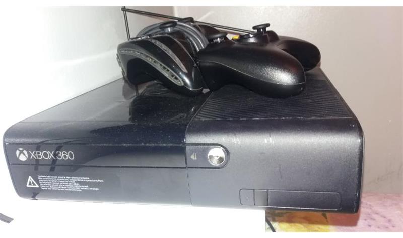 500GB XBOX 360 +10 OYUN KİNECT TEK KOL YANINDA PS3 KOL VERİLECEKTİR