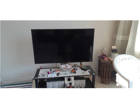 4 aylik samsung smart led tv 5 yil garantiai var sorunsuz daha cizik.yok