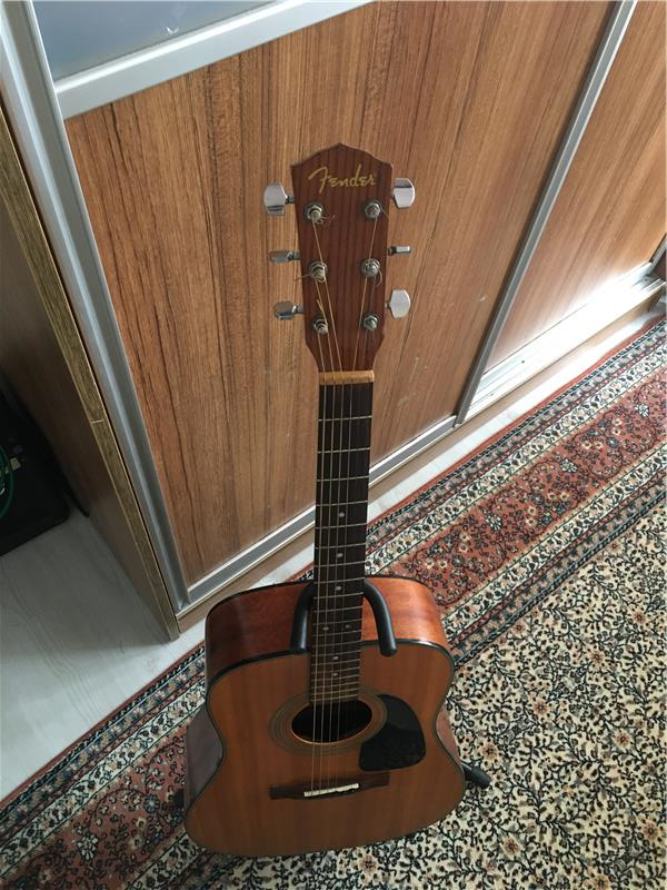 Fender CD-100 Akustik Gitar