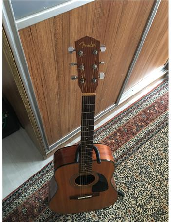 Fender CD-100 Akustik Gitar