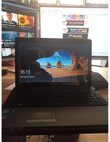 PlayStation 4 takaslı laptop