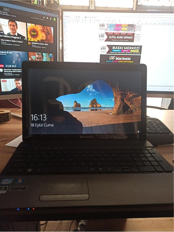 PlayStation 4 takaslı laptop