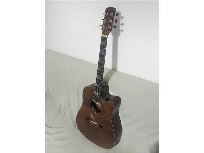 Jumbo Kasa Akustik Gitar