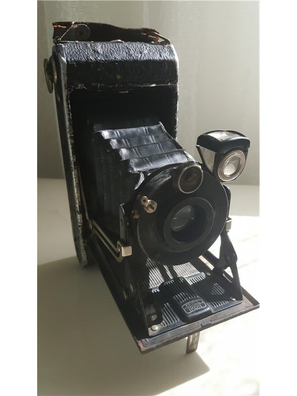 Antika körüklü fotoğraf makinesi 