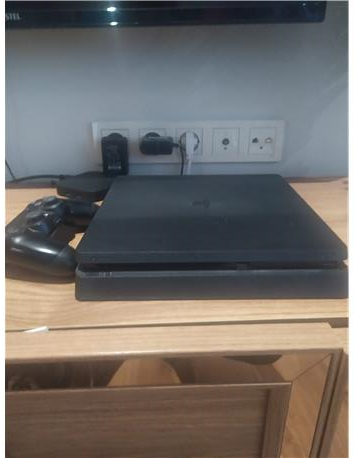 Ps4 slim 1tb + kol + 78 + 11ay plus üyelik