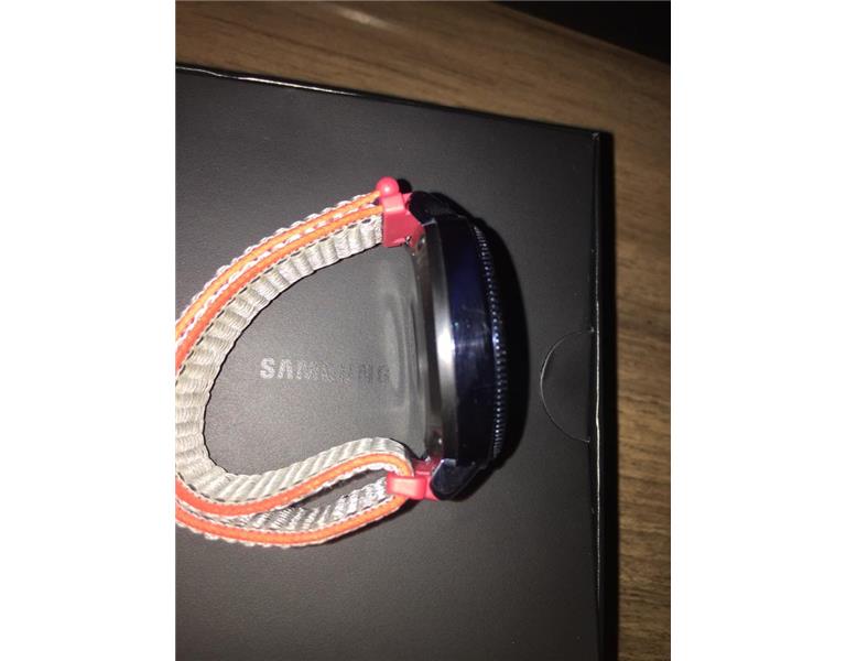Samsung Gear Sport Çiziksiz,Extra Kayış Ve Ekran Koruyucu