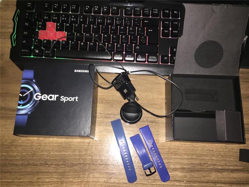 Samsung Gear Sport Çiziksiz,Extra Kayış Ve Ekran Koruyucu