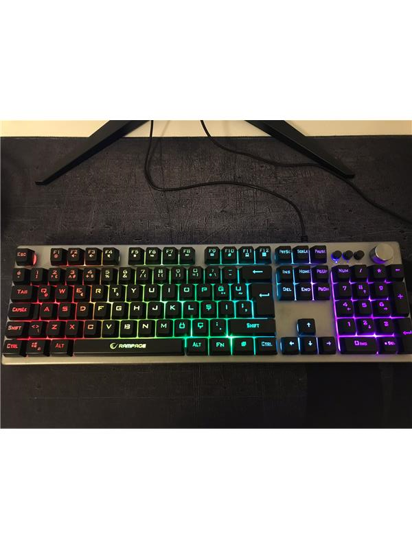SIFIR Ayarında GAMİNG PC + MONİTÖR (GAMİNG LAPTOP TAKASLI) 