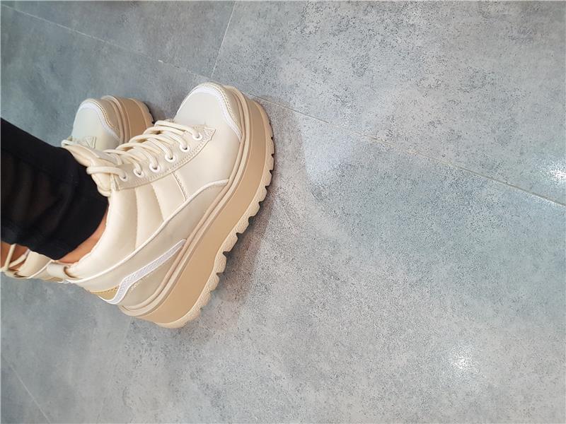 Rihanna bot 40 numara