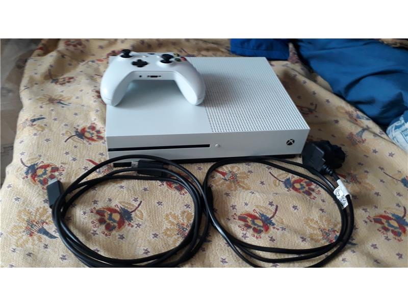 XBOX ONE S 1 TB TAKAS VAR