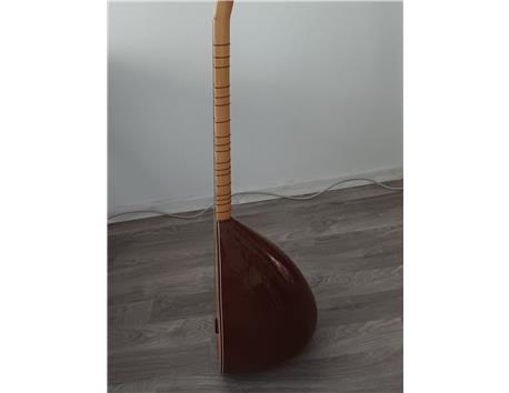 kısa sap bağlama (akustik gitar ile takas olur)