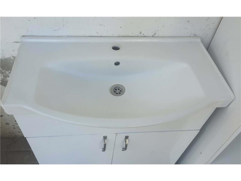 Banyo Dolabı detayları okumadan yazmayınız lütfen