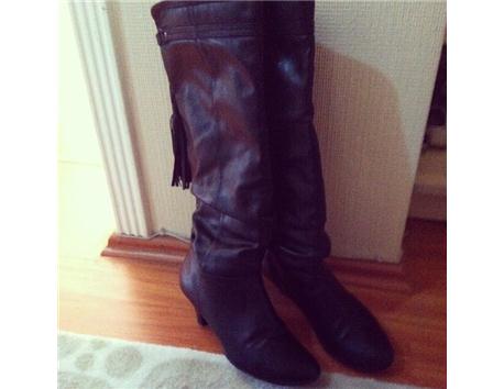 Çok az kullanılmış Derimod çizme 37 numara 40tl siyah #çizme #derimod #uzun #siyah #moda #şıklık #ikinciel #satılık