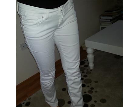 38 beden beyaz kot pantolon 25 TL´ye