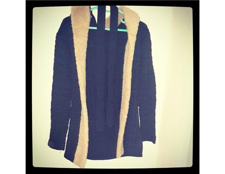 Lacivert kislik yun detayli sapkali hirka Sifir urun hic giyilmedi Fiyat 35 tl #hirka #yun #tuylu #shop #sifir
