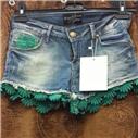 Müthiş tarzda bir kot şort daha uçları dantelli 44.90
