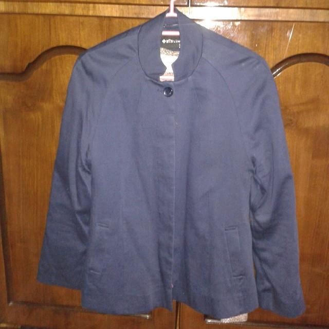 Orjinal sisline marka magaza fiyati 129 tl large beden uzerinde daraltma yapilip medium beden haline getirildi ici astarli olup fiyati 30 tl :)